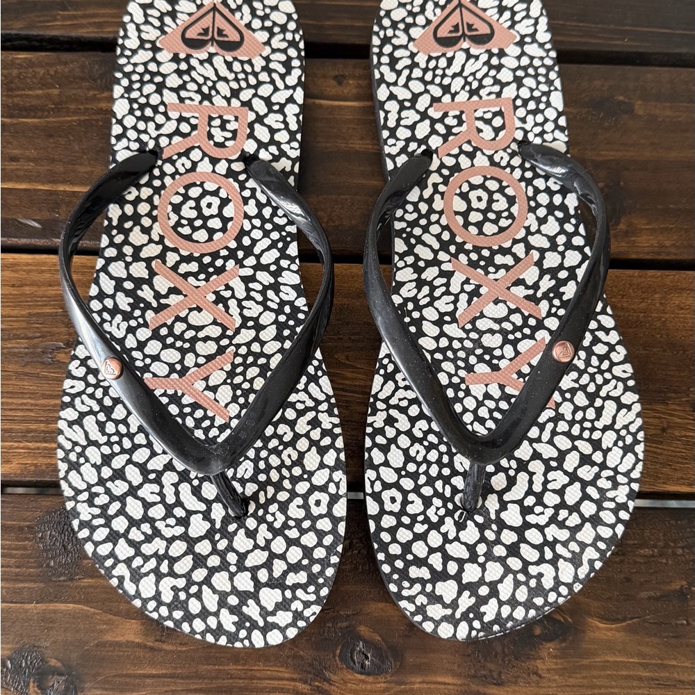 Roxy Black and White Patterned Sandals